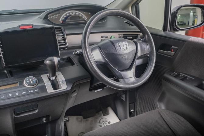 Honda Freed I Рестайлинг с пробегом 2012 года, цена 1 099 000 рублей, 157000 км, компактвэн, Автокод Объявления