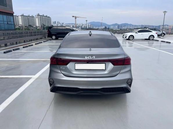 Kia K3 II Рестайлинг с пробегом 2022 года, цена 1 700 000 рублей, 10000 км, седан, Автокод Объявления