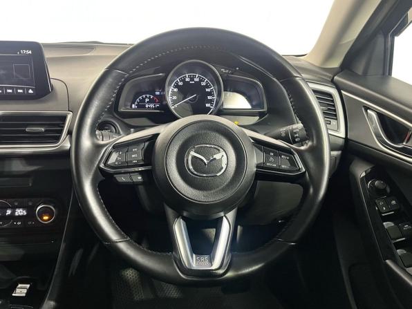 Mazda Axela III Рестайлинг с пробегом 2017 года, цена 1 400 000 рублей, 84949 км, хэтчбек, Автокод Объявления