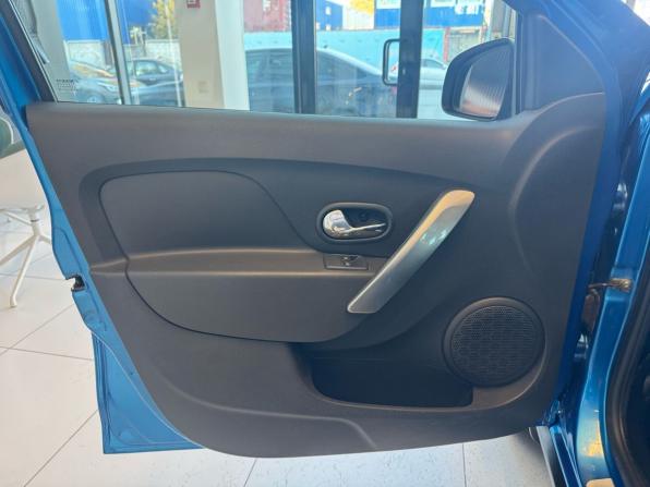Renault Sandero II с пробегом 2016 года, цена 899 000 рублей, 134934 км, хэтчбек, Автокод Объявления