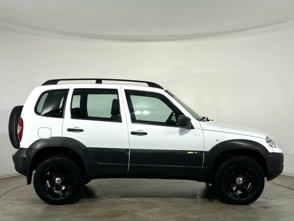 Chevrolet Niva I Рестайлинг с пробегом 2018 года, цена 770 000 рублей, 83918 км, внедорожник, Автокод Объявления