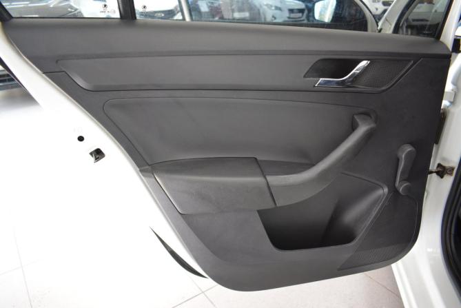 Skoda Rapid I с пробегом 2016 года, цена 849 000 рублей, 165000 км, лифтбек, Автокод Объявления