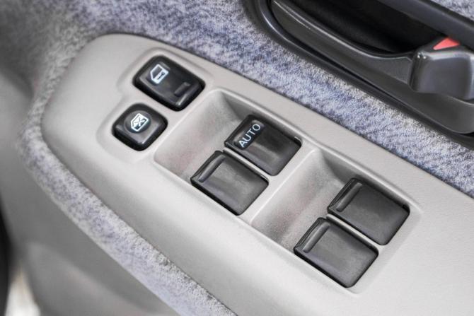 Nissan Serena II (C24) с пробегом 2000 года, цена 649 000 рублей, 256600 км, минивэн, Автокод Объявления