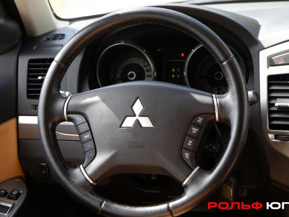 Mitsubishi Pajero IV Рестайлинг 2 с пробегом 2014 года, цена 2 718 000 рублей, 57565 км, внедорожник, Автокод Объявления