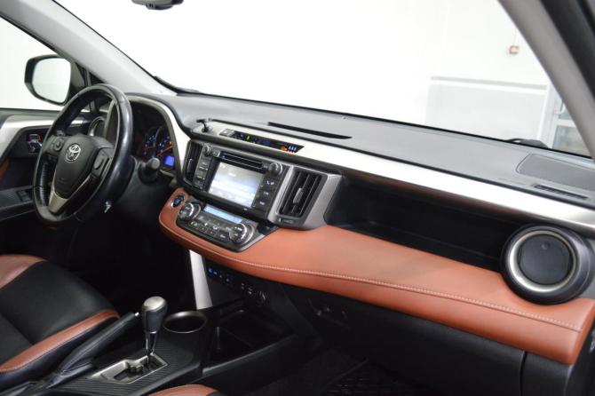Toyota RAV4 IV (XA40) Рестайлинг с пробегом 2015 года, цена 2 475 000 рублей, 103000 км, внедорожник, Автокод Объявления