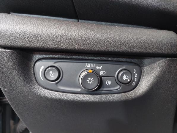 Opel Insignia II с пробегом 2018 года, цена 1 490 000 рублей, 180000 км, хэтчбек, Автокод Объявления