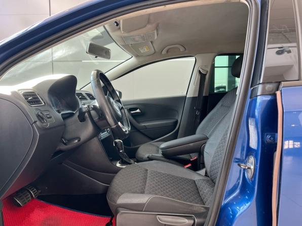 Volkswagen Polo V Рестайлинг с пробегом 2018 года, цена 1 099 000 рублей, 251109 км, седан, Автокод Объявления