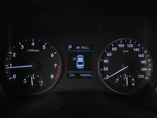 Hyundai Solaris II с пробегом 2018 года, цена 1 355 000 рублей, 194694 км, седан, Автокод Объявления