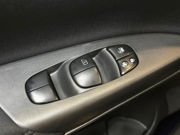 Nissan Tiida II с пробегом 2015 года, цена 1 050 000 рублей, 113428 км, хэтчбек, Автокод Объявления