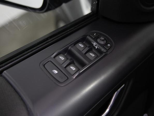 Land Rover Freelander II Рестайлинг 2 с пробегом 2014 года, цена 1 299 000 рублей, 210278 км, внедорожник, Автокод Объявления
