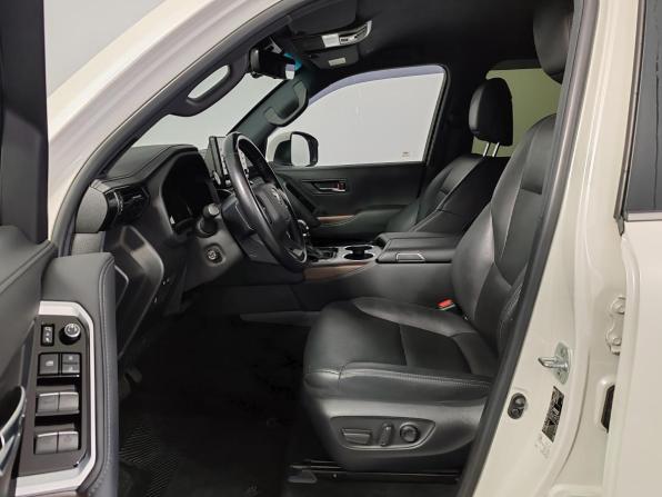 Toyota Land Cruiser 300 Series с пробегом 2022 года, цена 8 999 000 рублей, 104712 км, внедорожник, Автокод Объявления