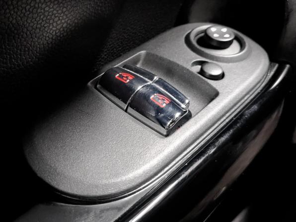 Mini Hatch III (F55/F56) Рестайлинг с пробегом 2021 года, цена 2 640 000 рублей, 11637 км, хэтчбек, Автокод Объявления