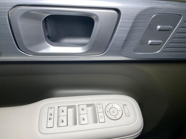 Hyundai Santa Fe V (MX5) с пробегом 2024 года, цена 5 399 000 рублей, 31839 км, внедорожник, Автокод Объявления