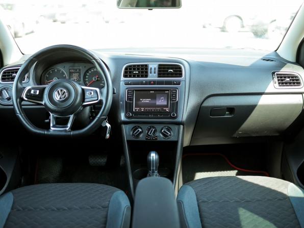 Volkswagen Polo V Рестайлинг с пробегом 2020 года, цена 1 299 000 рублей, 149947 км, седан, Автокод Объявления