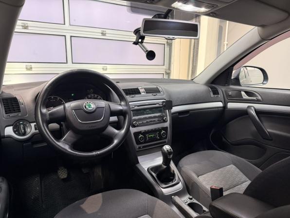 Skoda Octavia II (A5) Рестайлинг с пробегом 2012 года, цена 845 000 рублей, 261000 км, лифтбек, Автокод Объявления