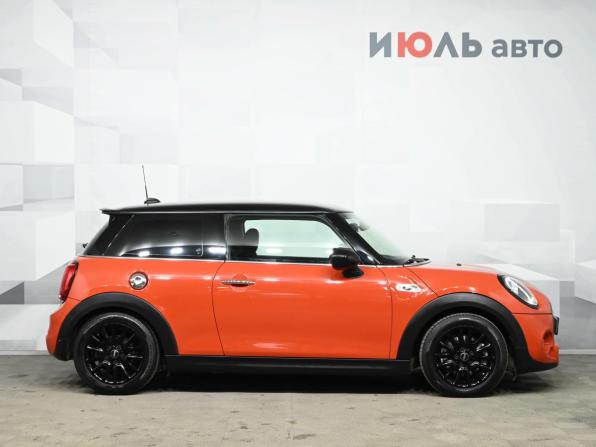 Mini Hatch III (F55/F56) Рестайлинг с пробегом 2018 года, цена 2 400 000 рублей, 50995 км, хэтчбек, Автокод Объявления