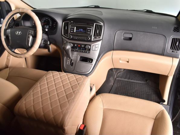 Hyundai H-1 II Рестайлинг 2 с пробегом 2018 года, цена 2 640 000 рублей, 110832 км, минивэн, Автокод Объявления