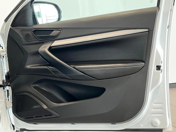 Lada (ВАЗ) Vesta I Рестайлинг (NG) с пробегом 2024 года, цена 1 380 000 рублей, 5317 км, седан, Автокод Объявления