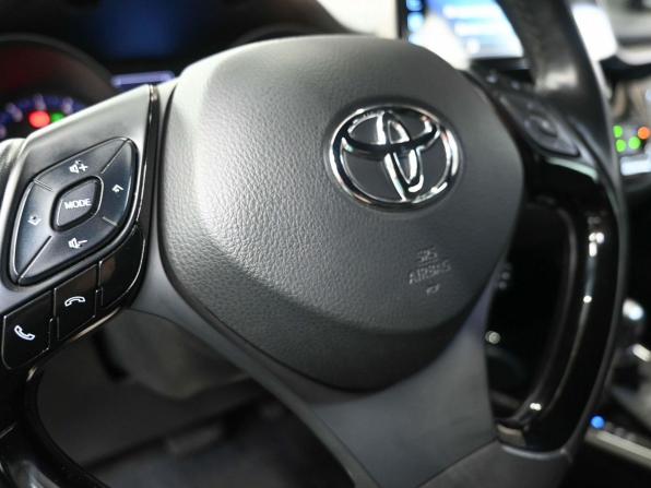 Toyota C-HR I с пробегом 2018 года, цена 2 279 900 рублей, 93547 км, внедорожник, Автокод Объявления