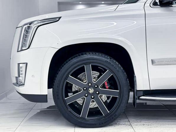 Cadillac Escalade IV с пробегом 2019 года, цена 5 399 000 рублей, 82441 км, внедорожник, Автокод Объявления