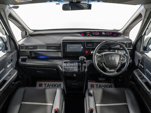 Honda Stepwgn V с пробегом 2017 года, цена 2 100 000 рублей, 59348 км, минивэн, Автокод Объявления