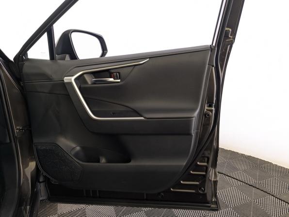 Toyota RAV4 V (XA50) с пробегом 2021 года, цена 3 396 575 рублей, 32915 км, внедорожник, Автокод Объявления