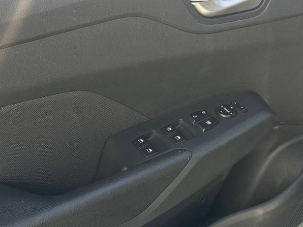 Hyundai Solaris II с пробегом 2019 года, цена 1 230 000 рублей, 125921 км, седан, Автокод Объявления