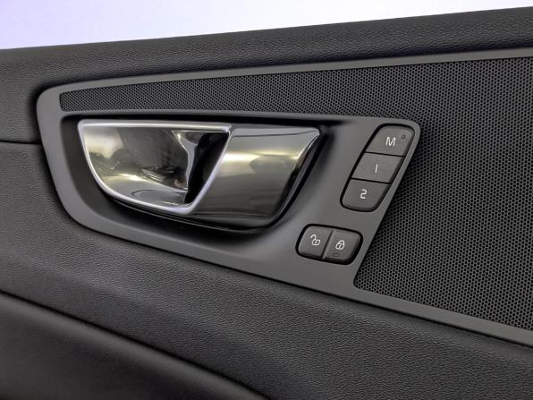 Volvo XC60 II с пробегом 2018 года, цена 3 300 000 рублей, 101399 км, внедорожник, Автокод Объявления