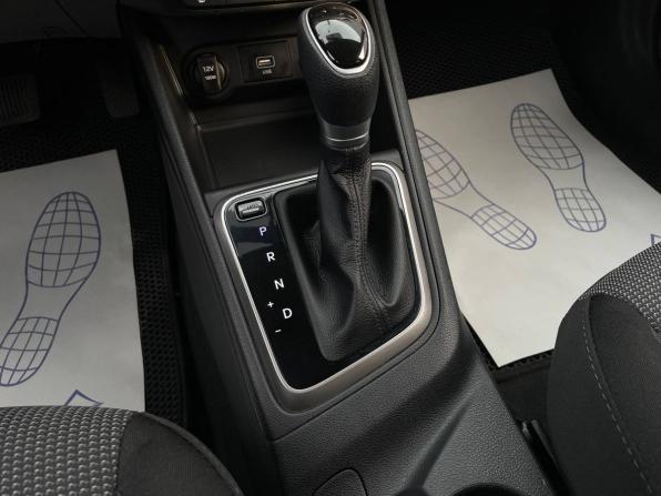 Hyundai Solaris II с пробегом 2019 года, цена 1 499 000 рублей, 74788 км, седан, Автокод Объявления