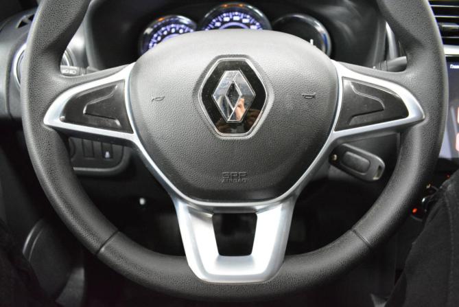 Renault Logan II Рестайлинг с пробегом 2022 года, цена 1 349 000 рублей, 55000 км, седан, Автокод Объявления