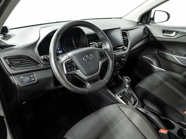 Hyundai Solaris II Рестайлинг с пробегом 2021 года, цена 1 649 700 рублей, 75077 км, седан, Автокод Объявления