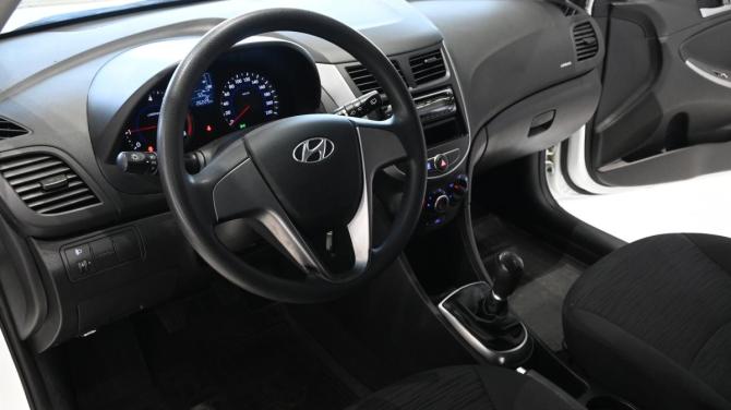 Hyundai Solaris I Рестайлинг с пробегом 2016 года, цена 995 000 рублей, 26228 км, хэтчбек, Автокод Объявления