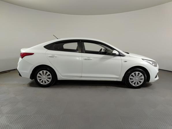 Hyundai Solaris II с пробегом 2019 года, цена 1 050 000 рублей, 171213 км, седан, Автокод Объявления