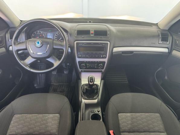 Skoda Octavia II (A5) Рестайлинг с пробегом 2012 года, цена 1 049 000 рублей, 127000 км, лифтбек, Автокод Объявления