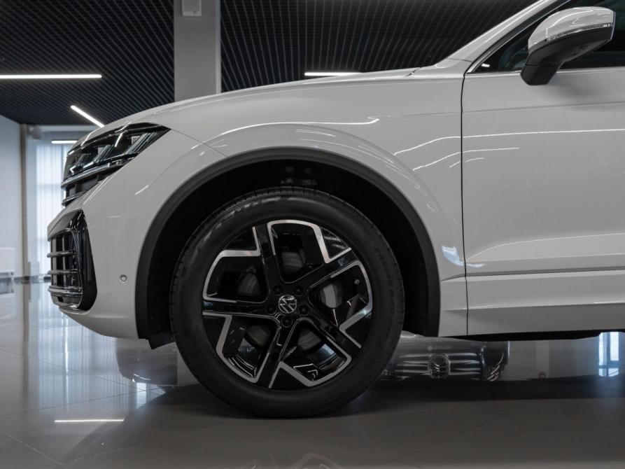 Volkswagen Touareg III Рестайлинг Москва  - изображение 31
