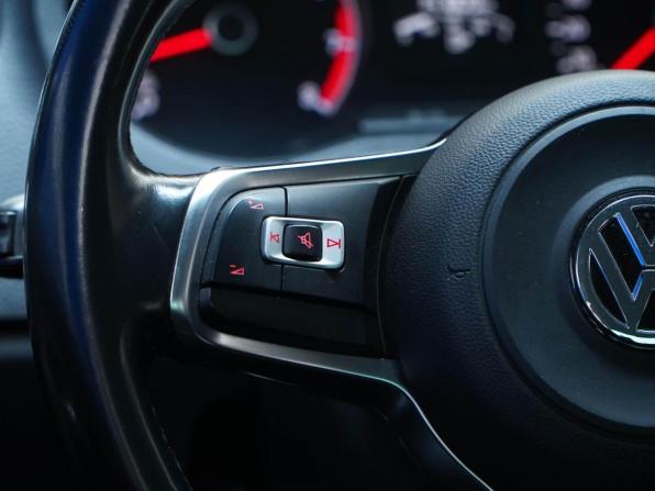 Volkswagen Polo V Рестайлинг с пробегом 2019 года, цена 1 320 000 рублей, 141809 км, седан, Автокод Объявления