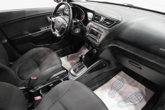 Kia Rio III Рестайлинг с пробегом 2017 года, цена 1 379 000 рублей, 105000 км, хэтчбек, Автокод Объявления