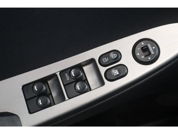 Hyundai Solaris I Рестайлинг с пробегом 2016 года, цена 1 096 000 рублей, 106118 км, хэтчбек, Автокод Объявления