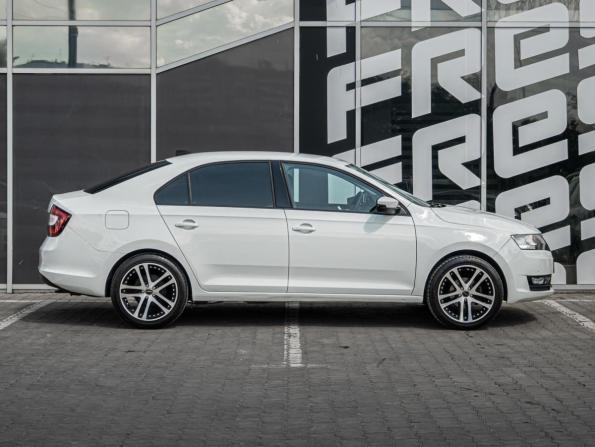 Skoda Rapid I с пробегом 2017 года, цена 925 000 рублей, 207390 км, лифтбек, Автокод Объявления