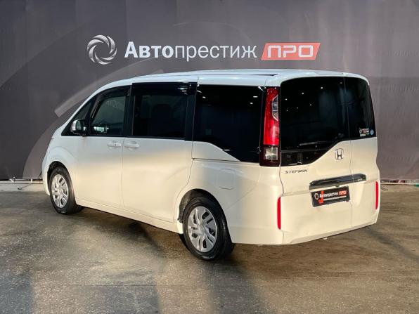 Honda Stepwgn V с пробегом 2015 года, цена 1 720 000 рублей, 91386 км, минивэн, Автокод Объявления