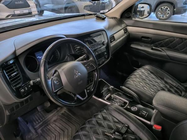 Mitsubishi Outlander III Рестайлинг 2 с пробегом 2017 года, цена 1 979 000 рублей, 146000 км, внедорожник, Автокод Объявления