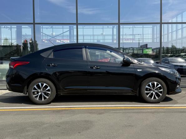 Hyundai Solaris II с пробегом 2017 года, цена 990 000 рублей, 150923 км, седан, Автокод Объявления