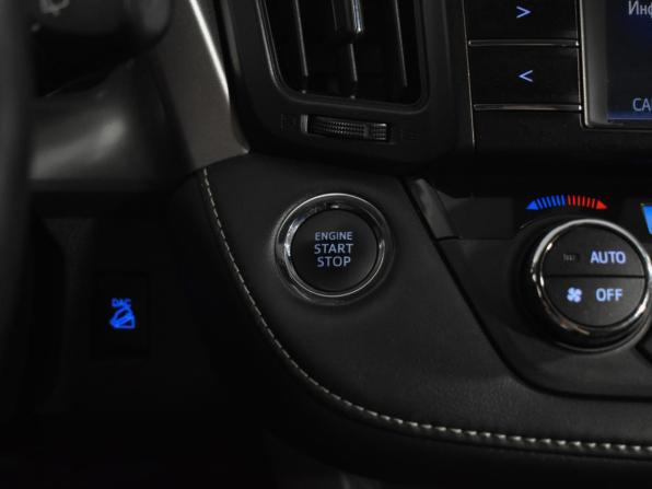 Toyota RAV4 IV (XA40) Рестайлинг с пробегом 2016 года, цена 1 855 000 рублей, 217436 км, внедорожник, Автокод Объявления