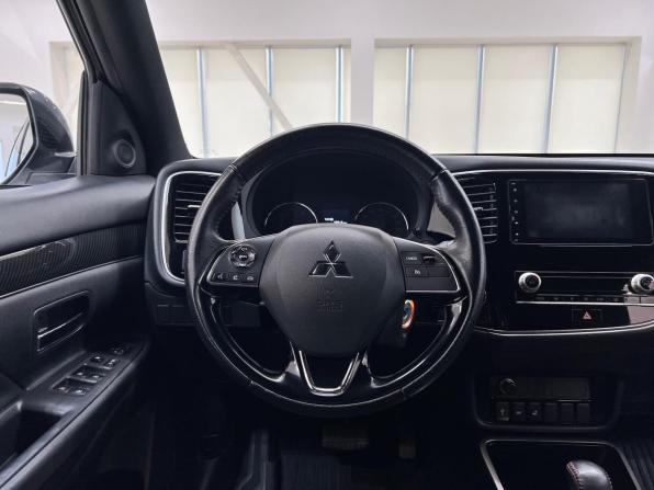 Mitsubishi Outlander III Рестайлинг 3 с пробегом 2020 года, цена 2 650 000 рублей, 63500 км, внедорожник, Автокод Объявления