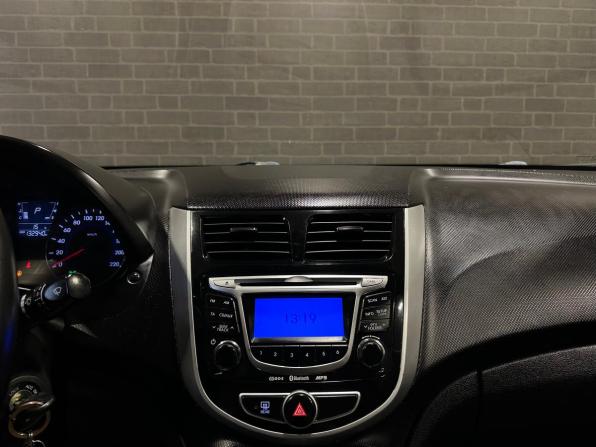 Hyundai Solaris I с пробегом 2014 года, цена 940 000 рублей, 132905 км, седан, Автокод Объявления