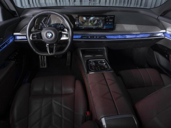 BMW 7 серии VII (G70) с пробегом 2023 года, цена 15 339 000 рублей, 18179 км, седан, Автокод Объявления