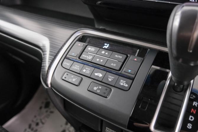 Honda Stepwgn V с пробегом 2016 года, цена 1 999 000 рублей, 89400 км, минивэн, Автокод Объявления