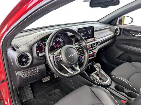 Kia Cerato IV Рестайлинг с пробегом 2021 года, цена 2 425 000 рублей, 48655 км, седан, Автокод Объявления