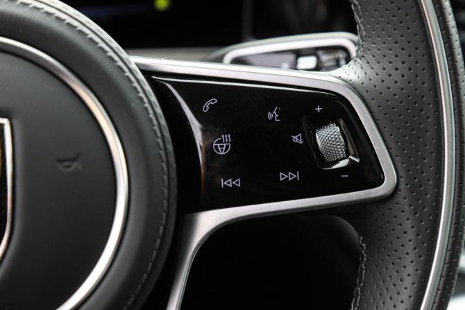 Hongqi H9 I с пробегом 2023 года, цена 4 499 000 рублей, 2800 км, седан, Автокод Объявления