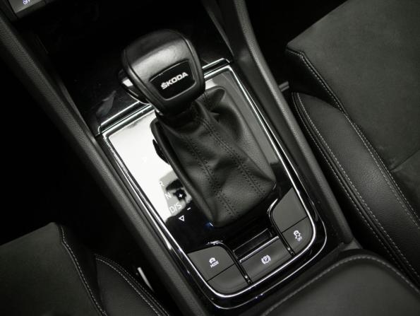 Skoda Karoq I Рестайлинг с пробегом 2021 года, цена 2 475 000 рублей, 44000 км, внедорожник, Автокод Объявления